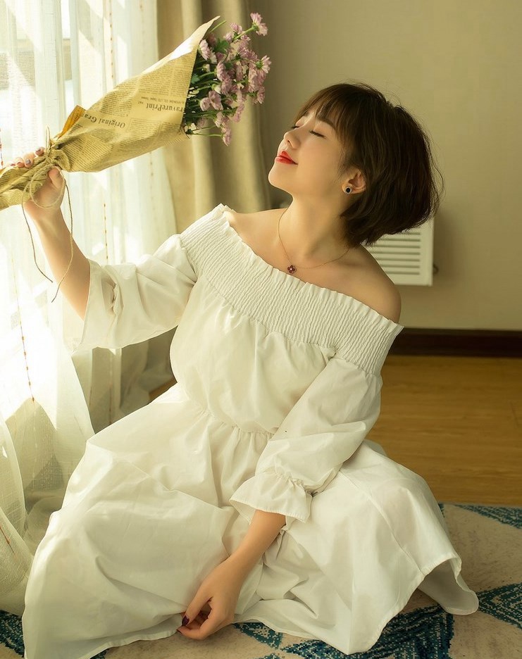 蕾丝内衣黑丝长腿袜美女