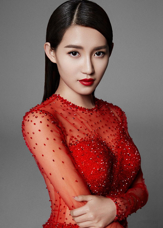 苏青新年贺岁写真图片  火红长裙美丽优雅