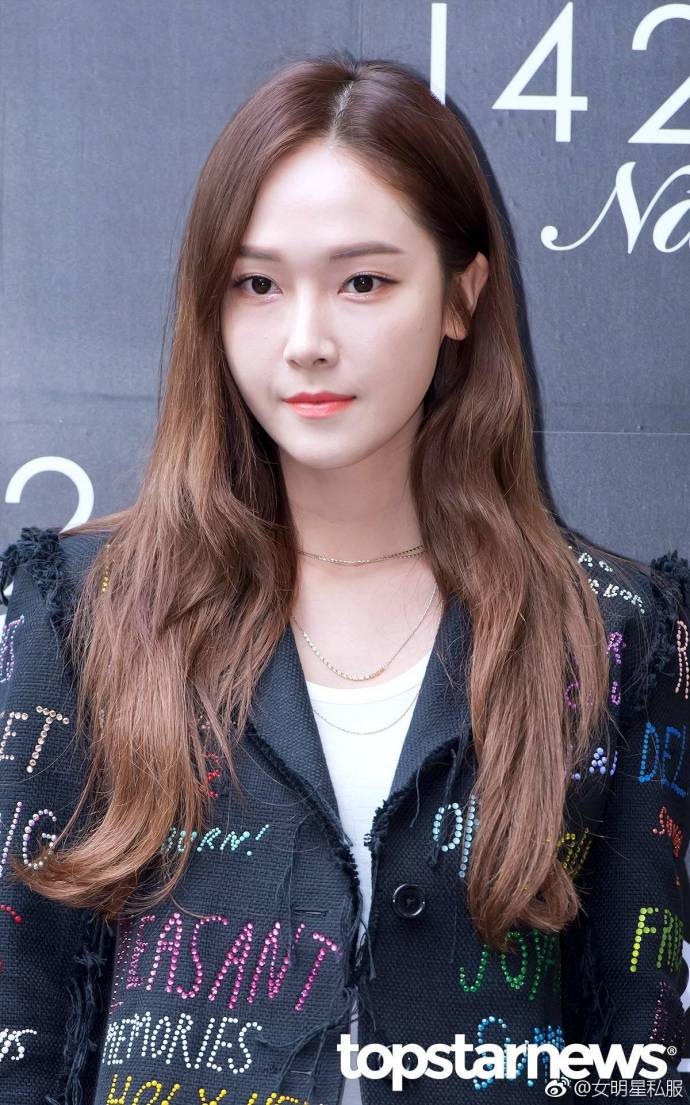 郑秀妍出席活动图片