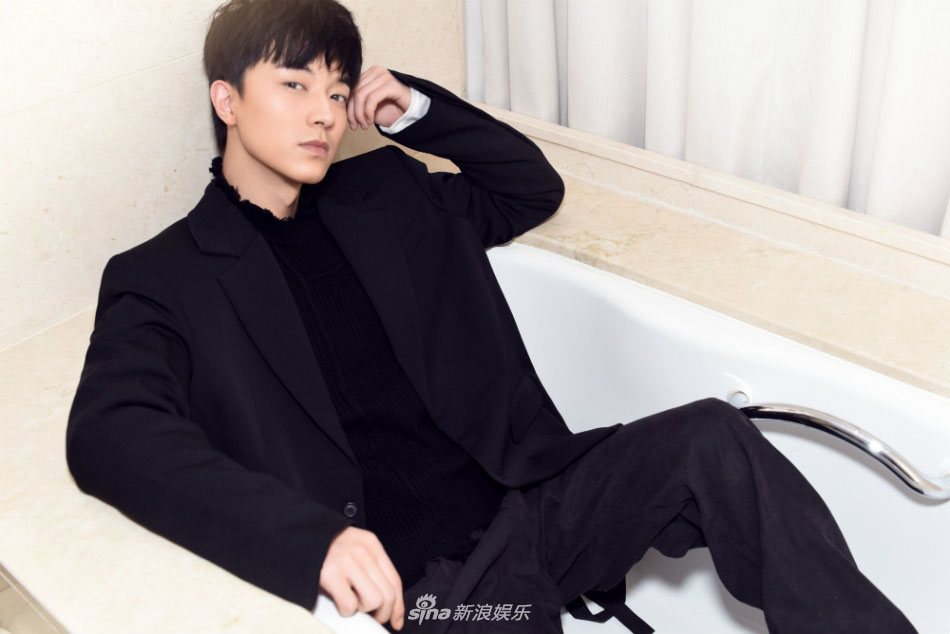 魏天浩亮潮流复古造型 超感少年尽显随性洒脱