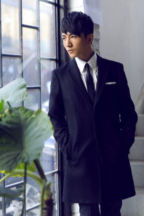 许诺秋装写真 忧郁眼神撩妹无数