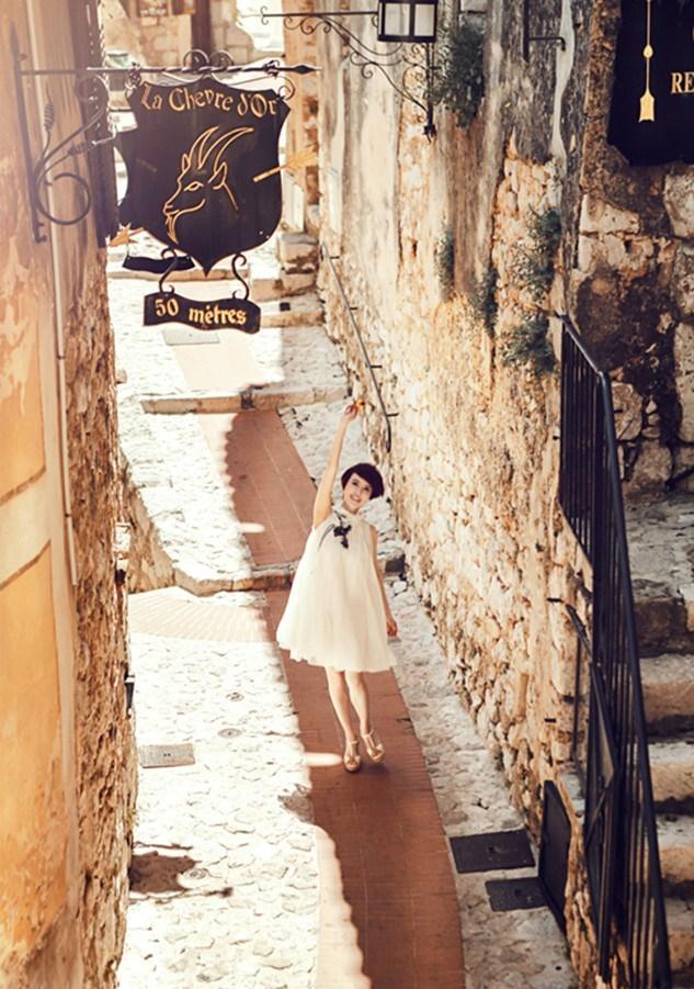 金巧巧白色A字长摆裙写真