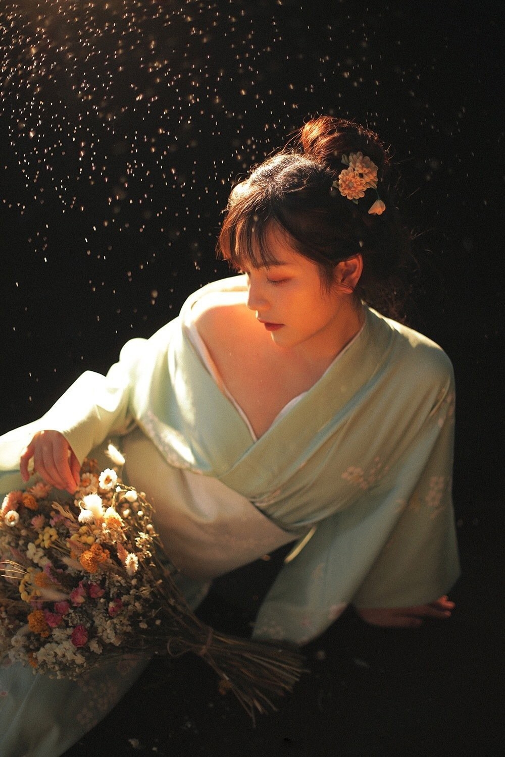 光影交错下禁欲又唯美的和服妹子神圣不可侵犯写真