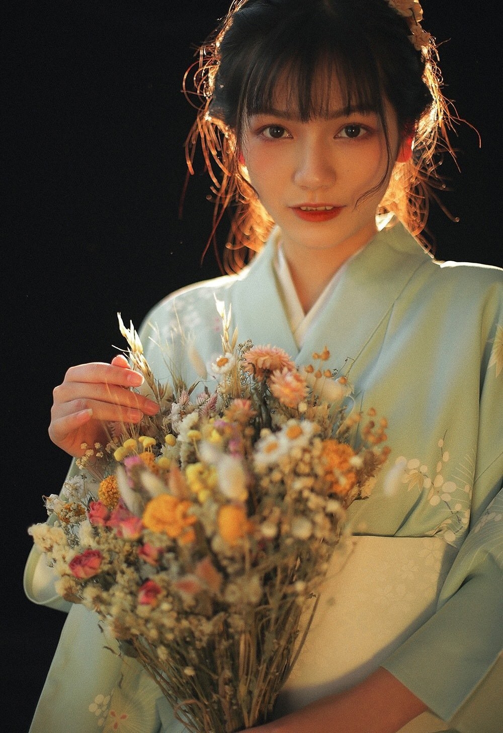 光影交错下禁欲又唯美的和服妹子神圣不可侵犯写真