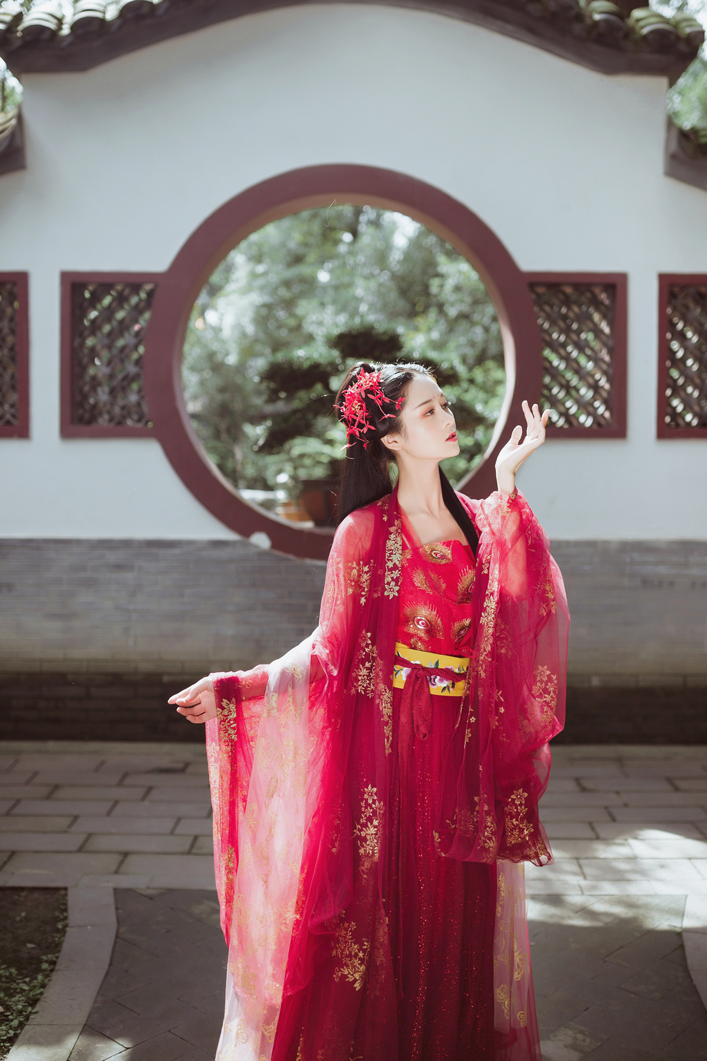 古装电视剧美女红装素裹长发及腰红唇雪肤唯美写真