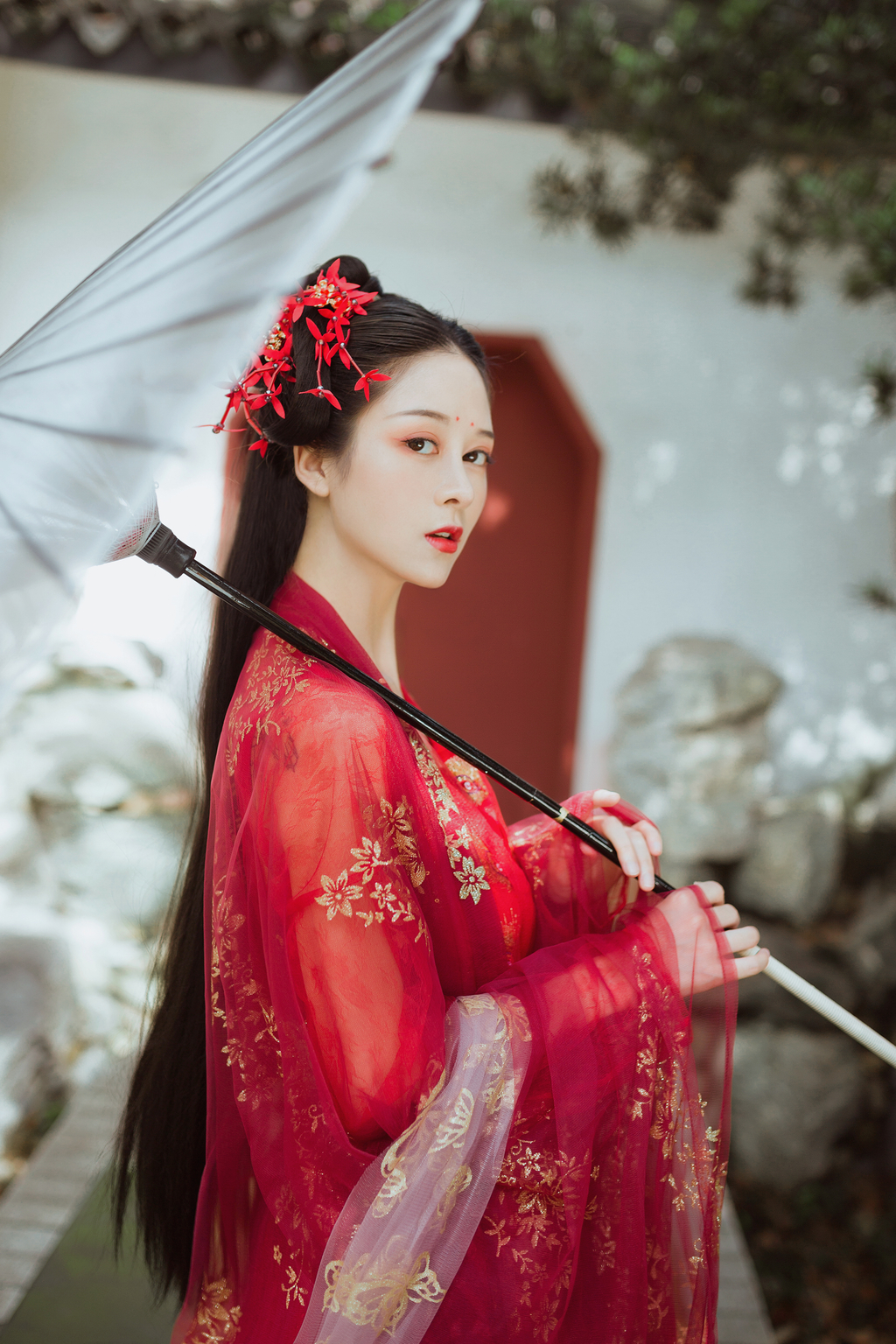 古装电视剧美女红装素裹长发及腰红唇雪肤唯美写真