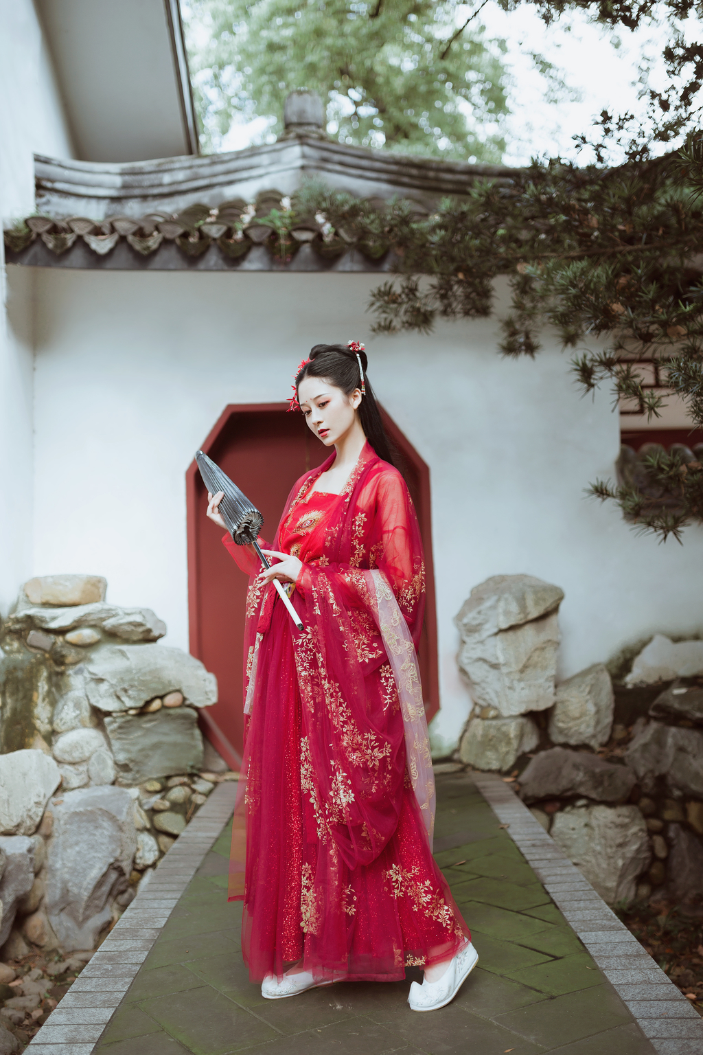 古装电视剧美女红装素裹长发及腰红唇雪肤唯美写真