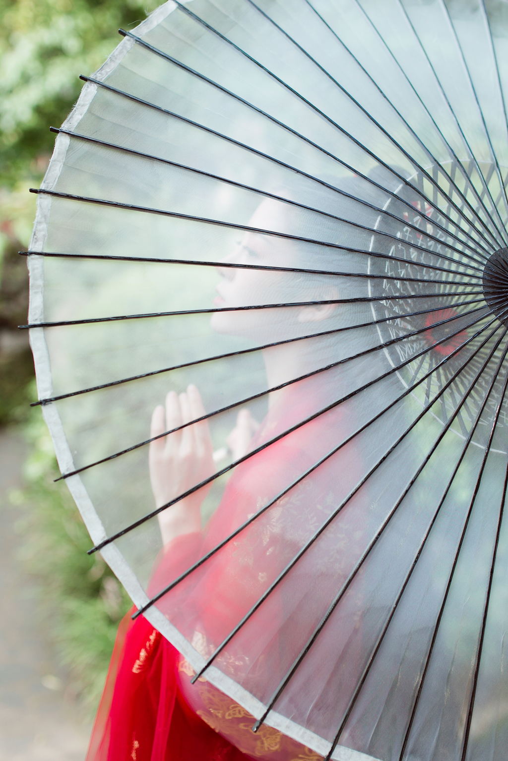 古装电视剧美女红装素裹长发及腰红唇雪肤唯美写真