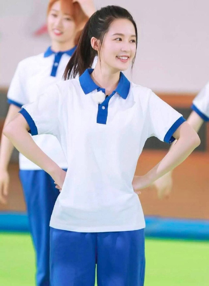 李沁校服装图片 尽显制服诱惑
