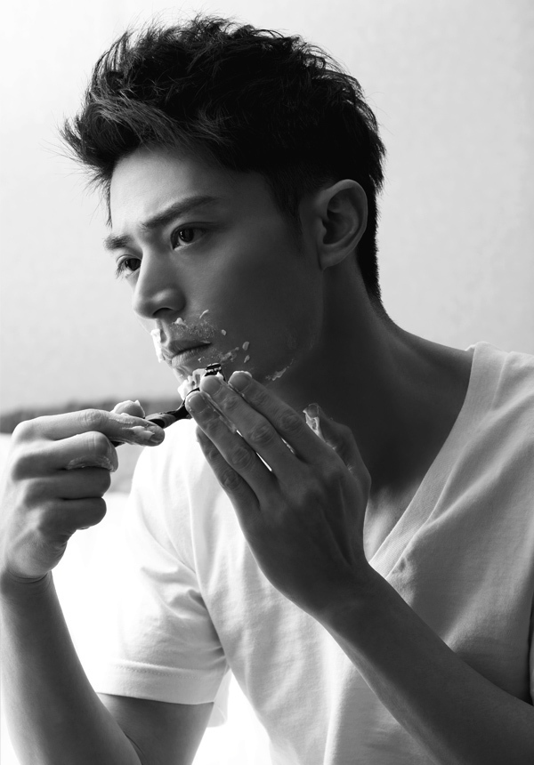 霍建华家居写真 散发出清新忧郁的气质