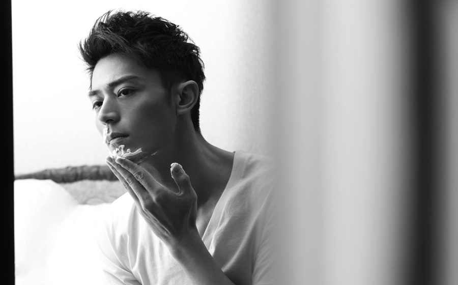 霍建华家居写真 散发出清新忧郁的气质