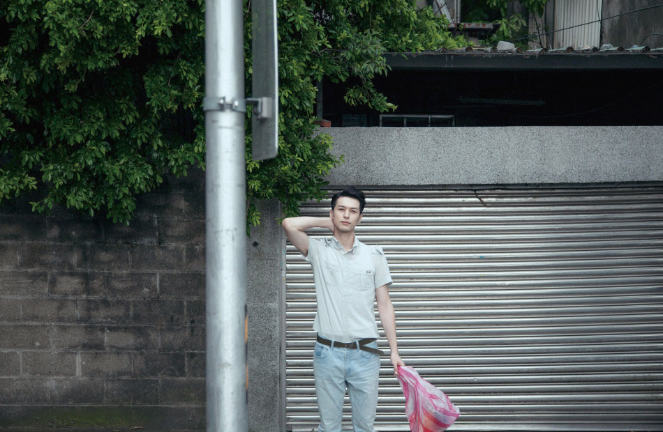 严爵初夏写真 化身阳光型男