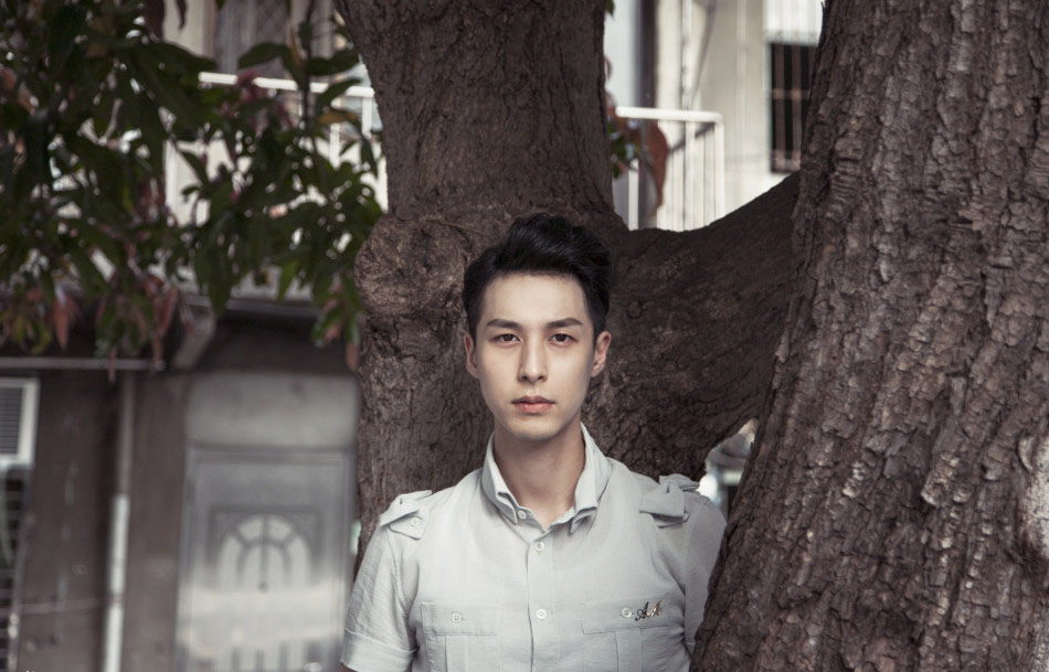 严爵初夏写真 化身阳光型男