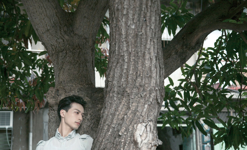 严爵初夏写真 化身阳光型男