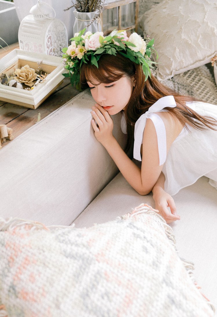 少妇糯美子真空吊带美乳白皙私房照