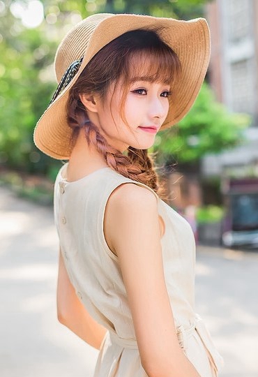 小美女甜美娇小身材抚媚眼神私房诱惑性感写真图片