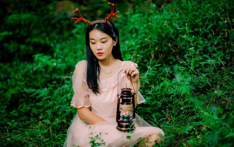 美女御姐泳池长腿翘臀火辣劈叉性感性感写真图片