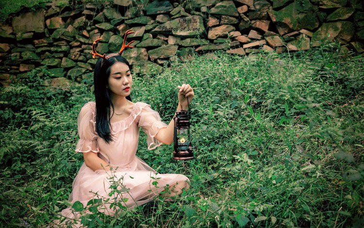 美女御姐泳池长腿翘臀火辣劈叉性感性感写真图片