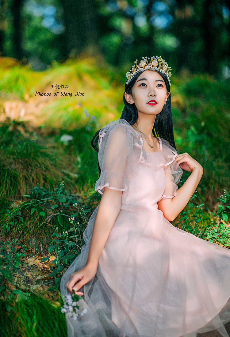 美女御姐泳池长腿翘臀火辣劈叉性感性感写真图片