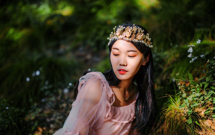 美女御姐泳池长腿翘臀火辣劈叉性感性感写真图片