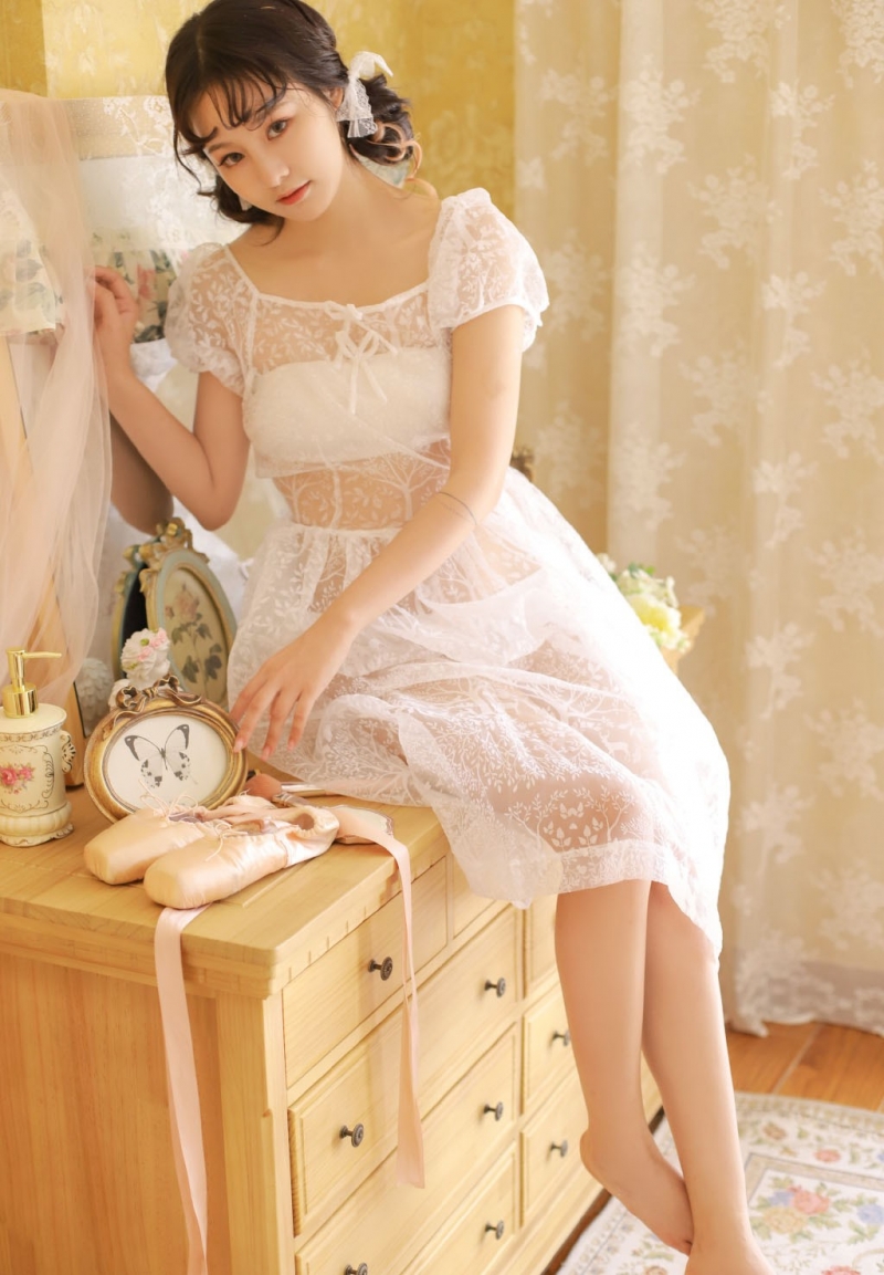 粉嫩小女生微透白纱裙极品图库