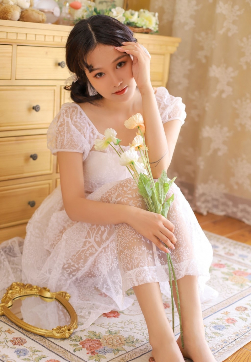 粉嫩小女生微透白纱裙极品图库