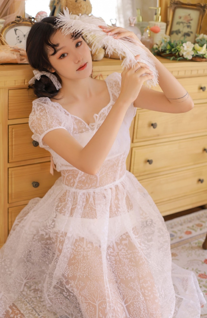 粉嫩小女生微透白纱裙极品图库