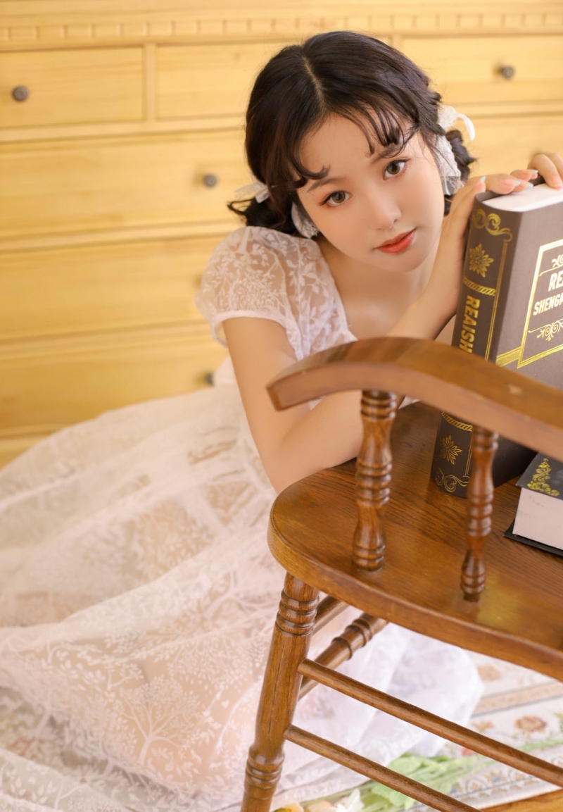 粉嫩小女生微透白纱裙极品图库