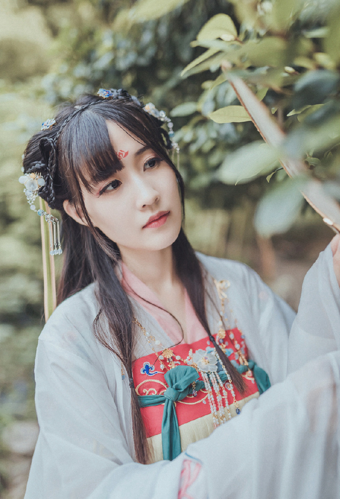 极品大波女神慵懒写着