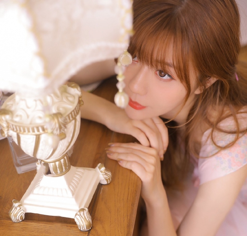 风韵熟女透视装吊带蕾纱长裙情趣诱惑人体艺术写真