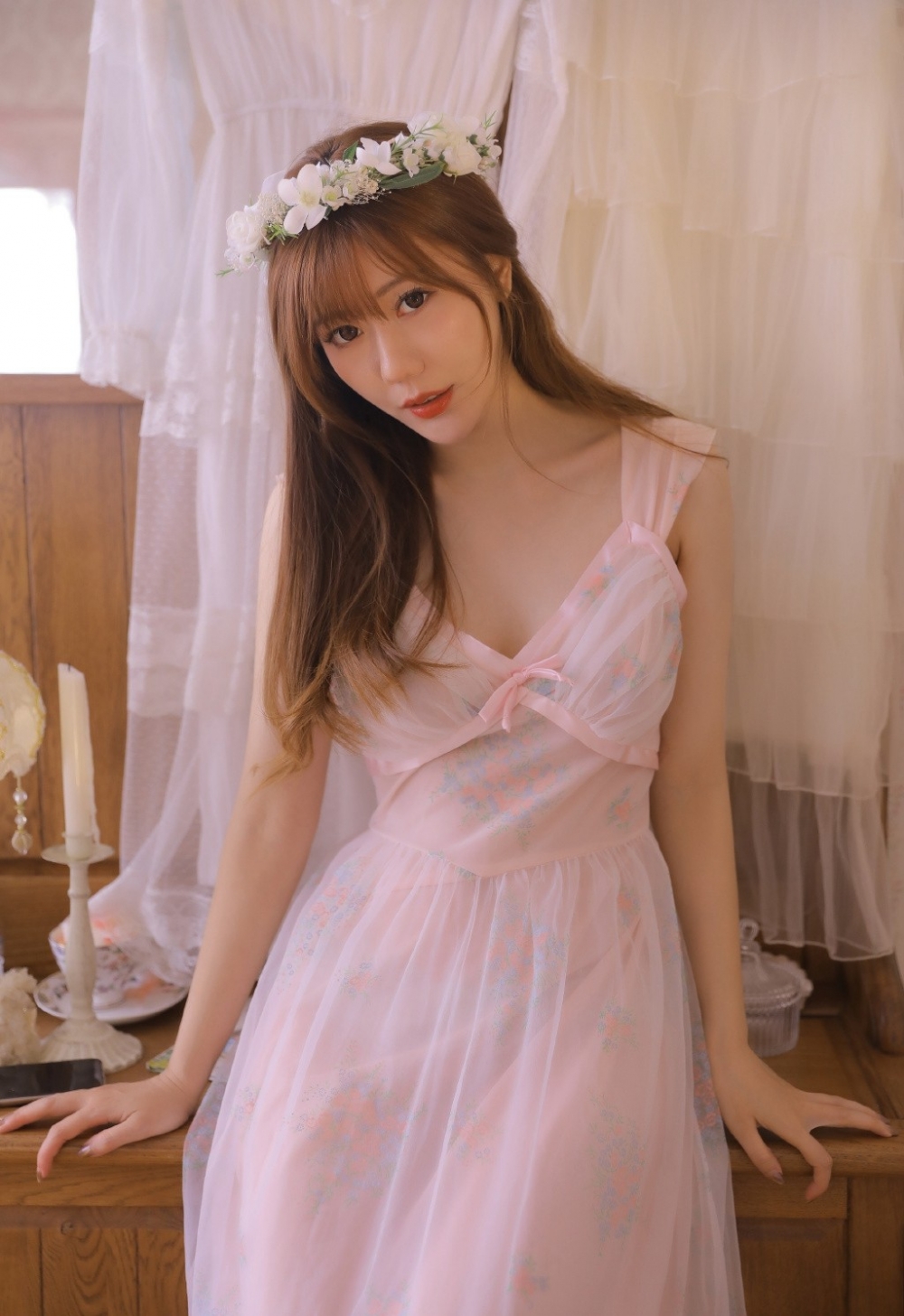 风韵熟女透视装吊带蕾纱长裙情趣诱惑人体艺术写真