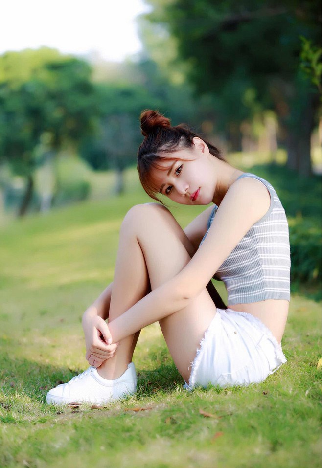 内衣美女半裸翘臀精美人体艺术写真