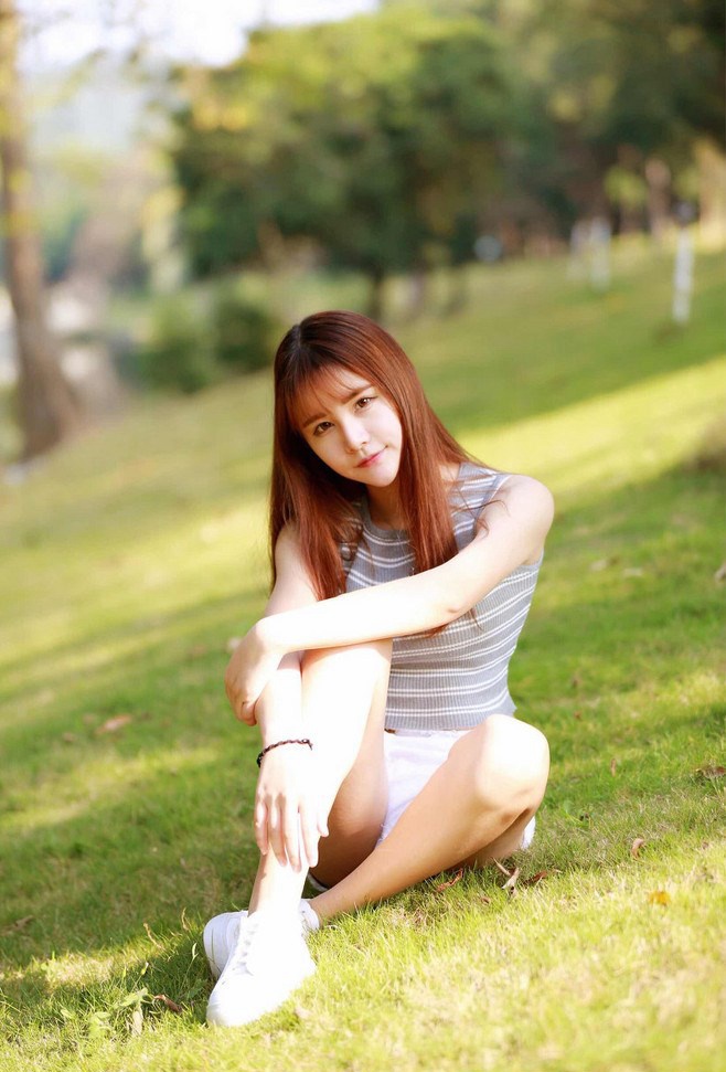 内衣美女半裸翘臀精美人体艺术写真