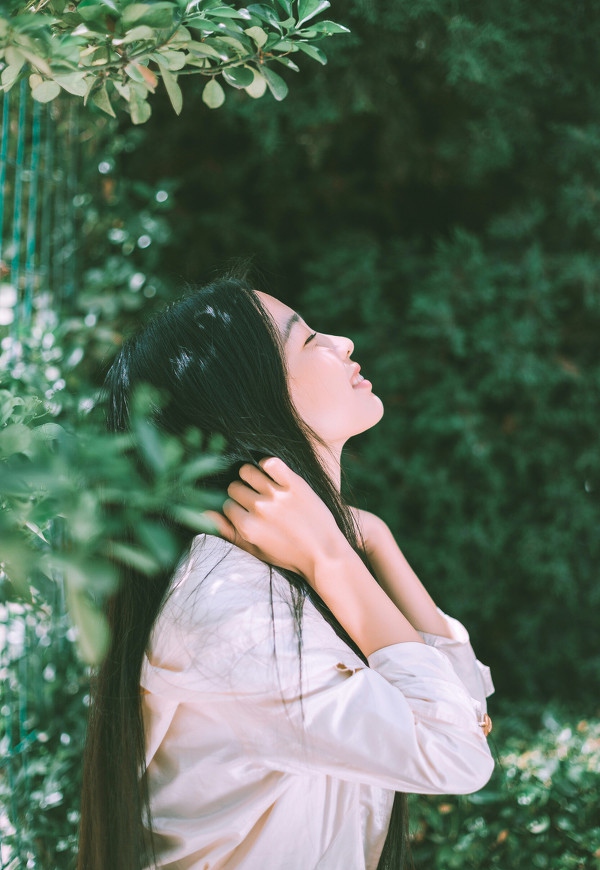 内衣美女半裸翘臀精美人体艺术写真