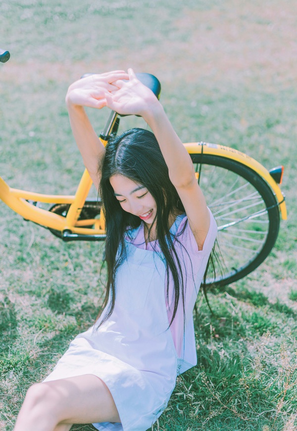 内衣美女半裸翘臀精美人体艺术写真