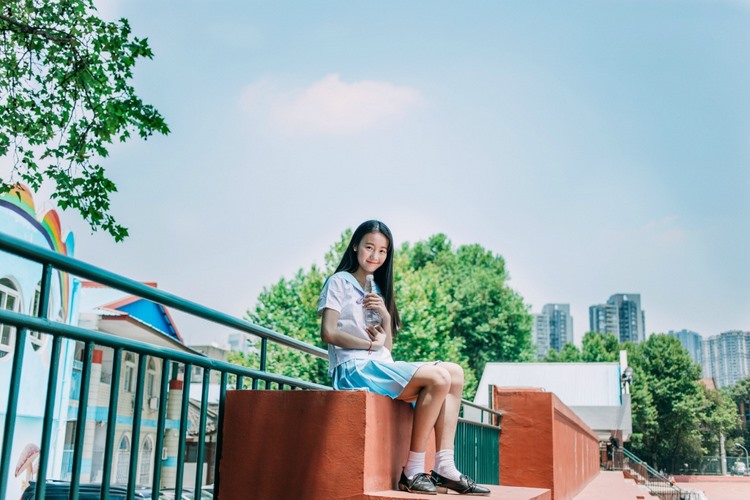 短发少女比基尼美乳俏美素人泳装西西人体写真