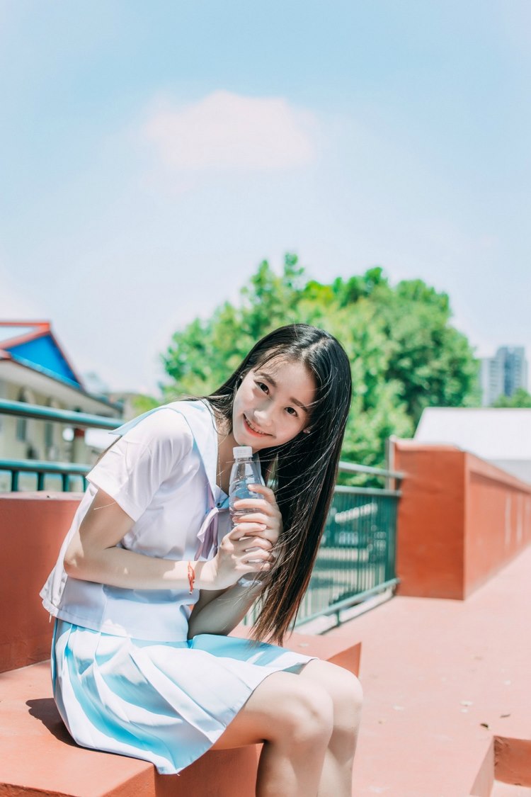 短发少女比基尼美乳俏美素人泳装西西人体写真