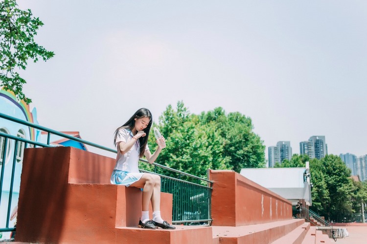 短发少女比基尼美乳俏美素人泳装西西人体写真