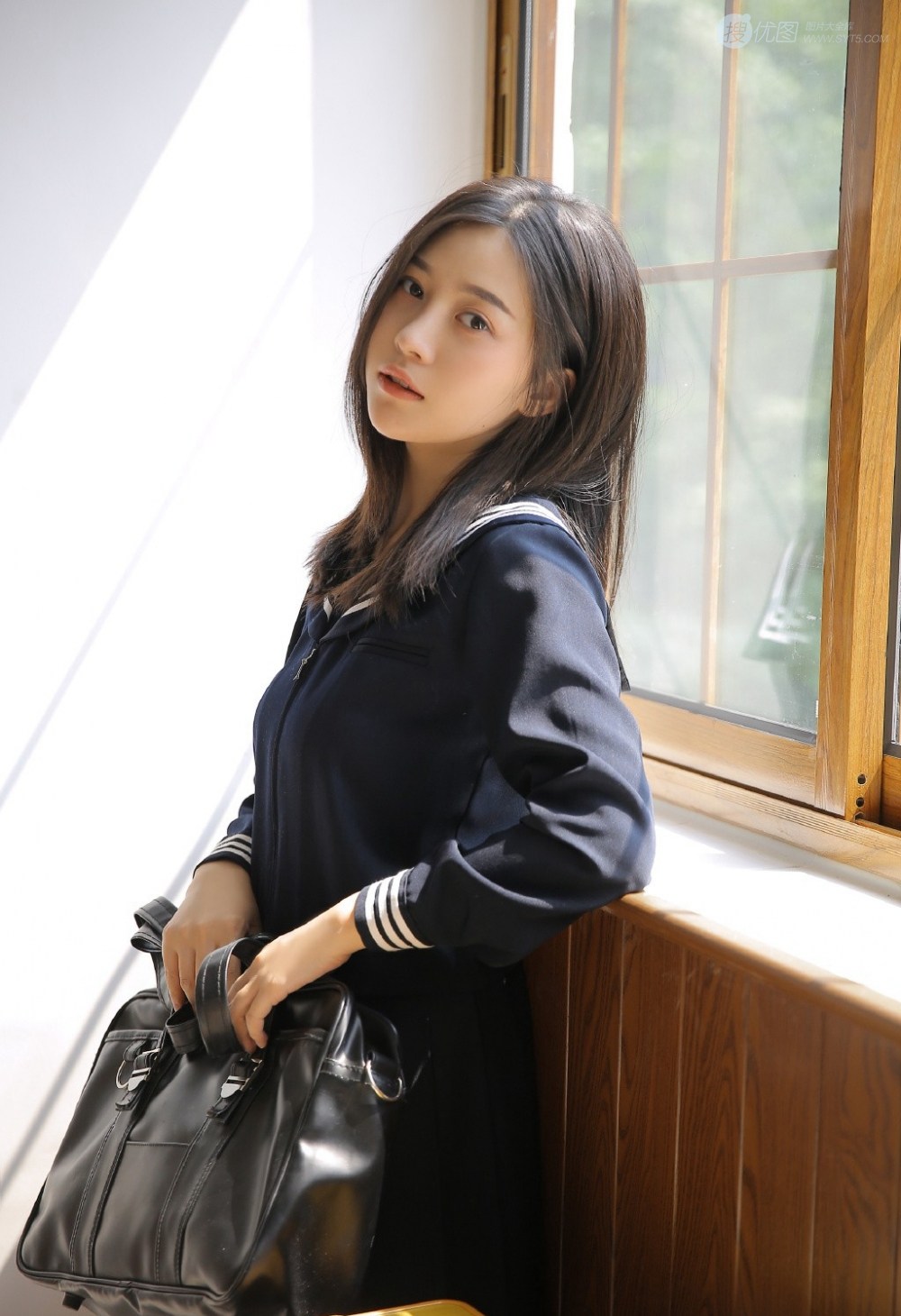 巨乳尤物浴缸秀身材人体自然造型