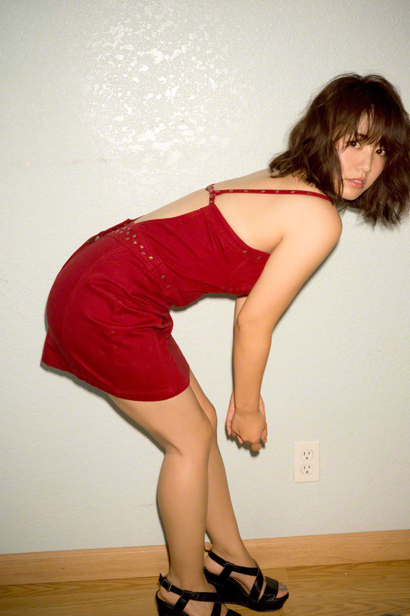 日本美女少妇吊带长裙高清大尺度写真