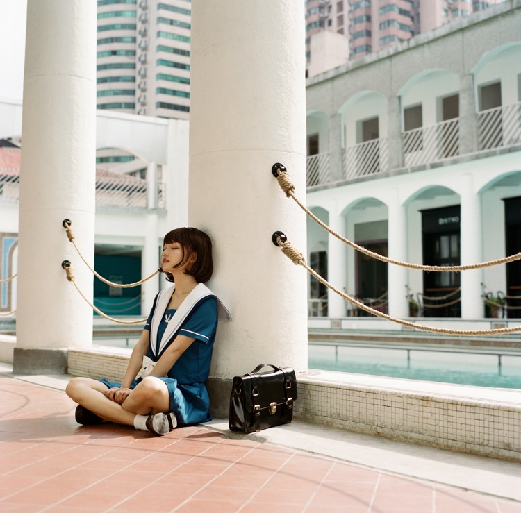 校园短发美女活泼可爱户外野生学生妹清纯写真