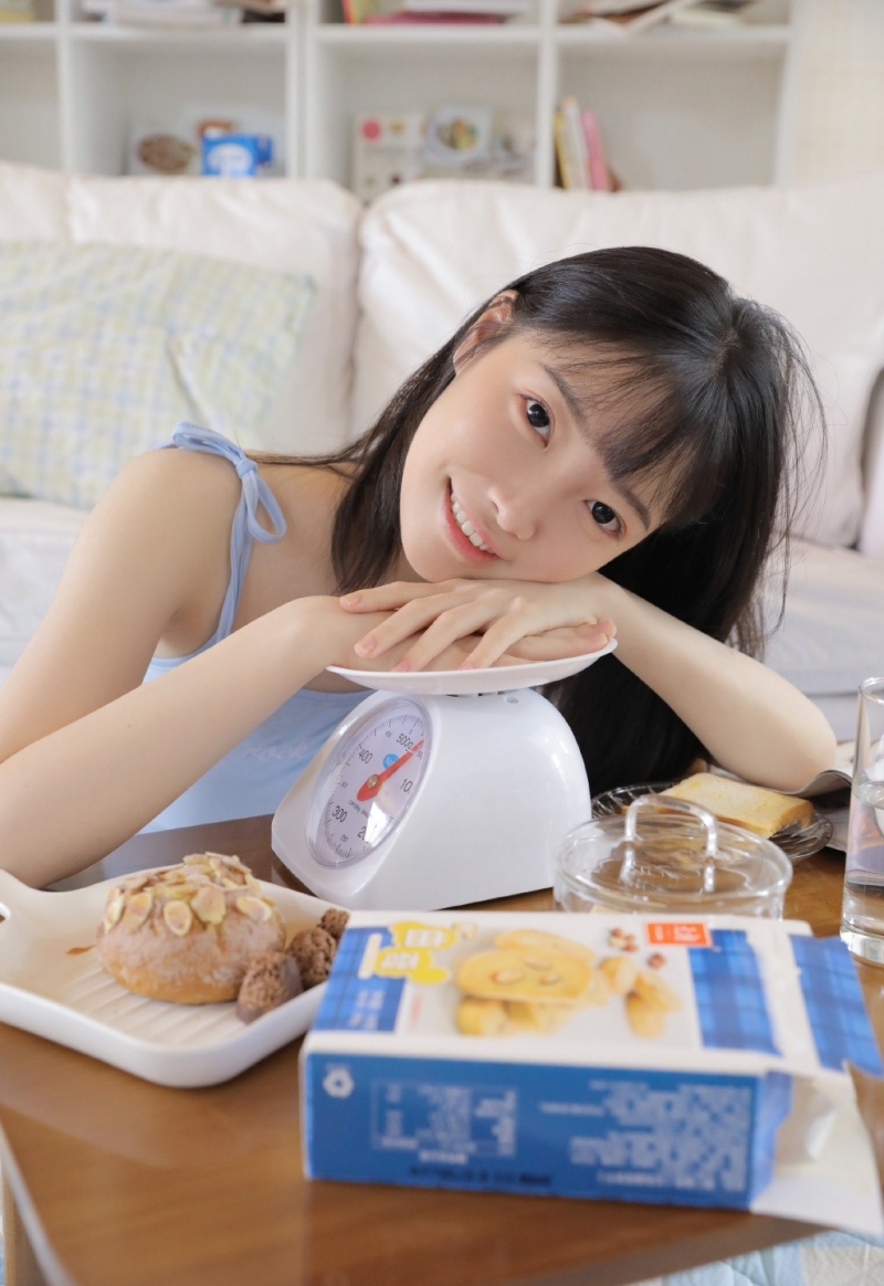 邻家女友吊带小短裤玲珑身段极品图库