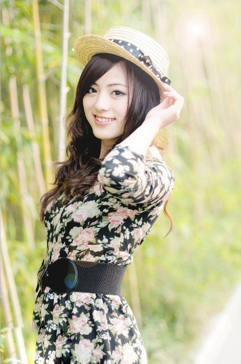 荧光中女孩写真照 优雅浪漫甜美风