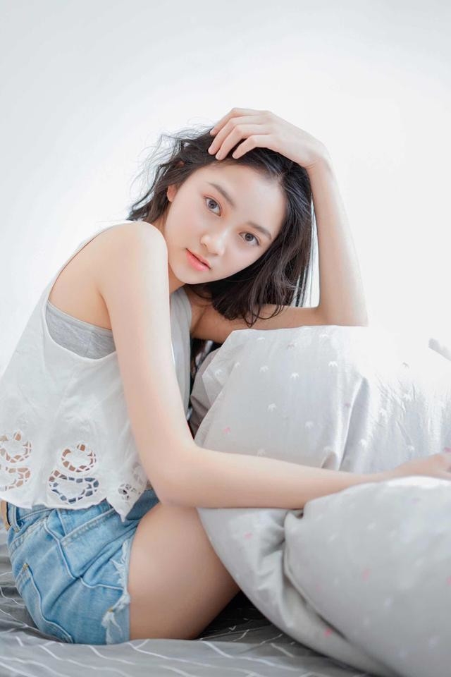 素人湿身少女白皙长腿热裤翘臀惹火性感无码图片