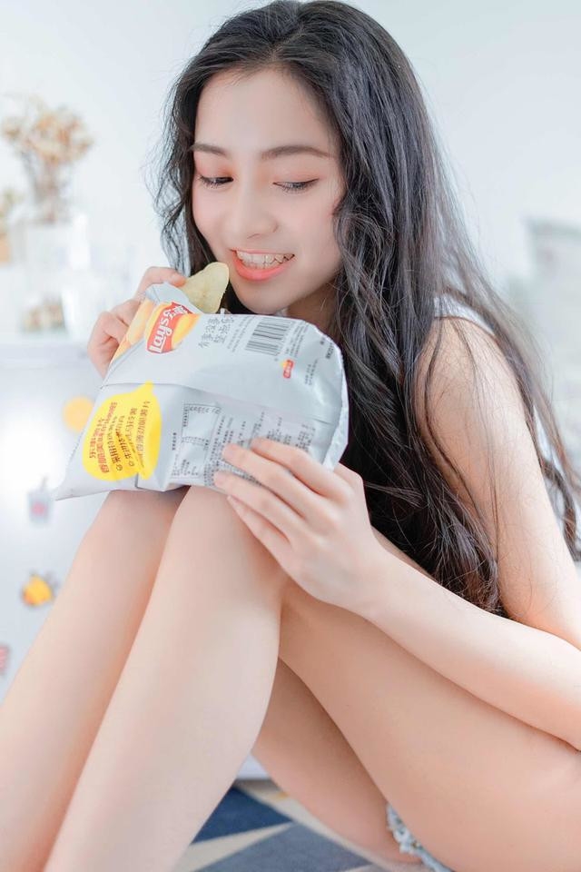 素人湿身少女白皙长腿热裤翘臀惹火性感无码图片