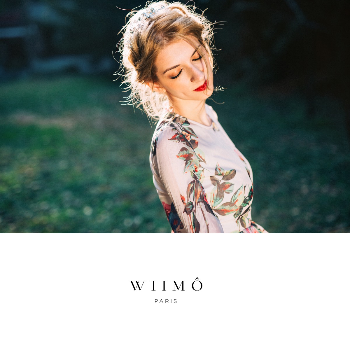 俄罗斯金发红唇美女