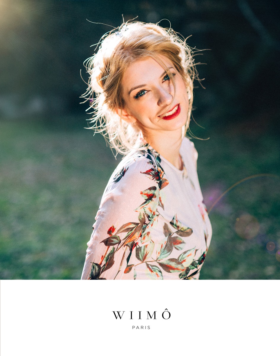 俄罗斯金发红唇美女