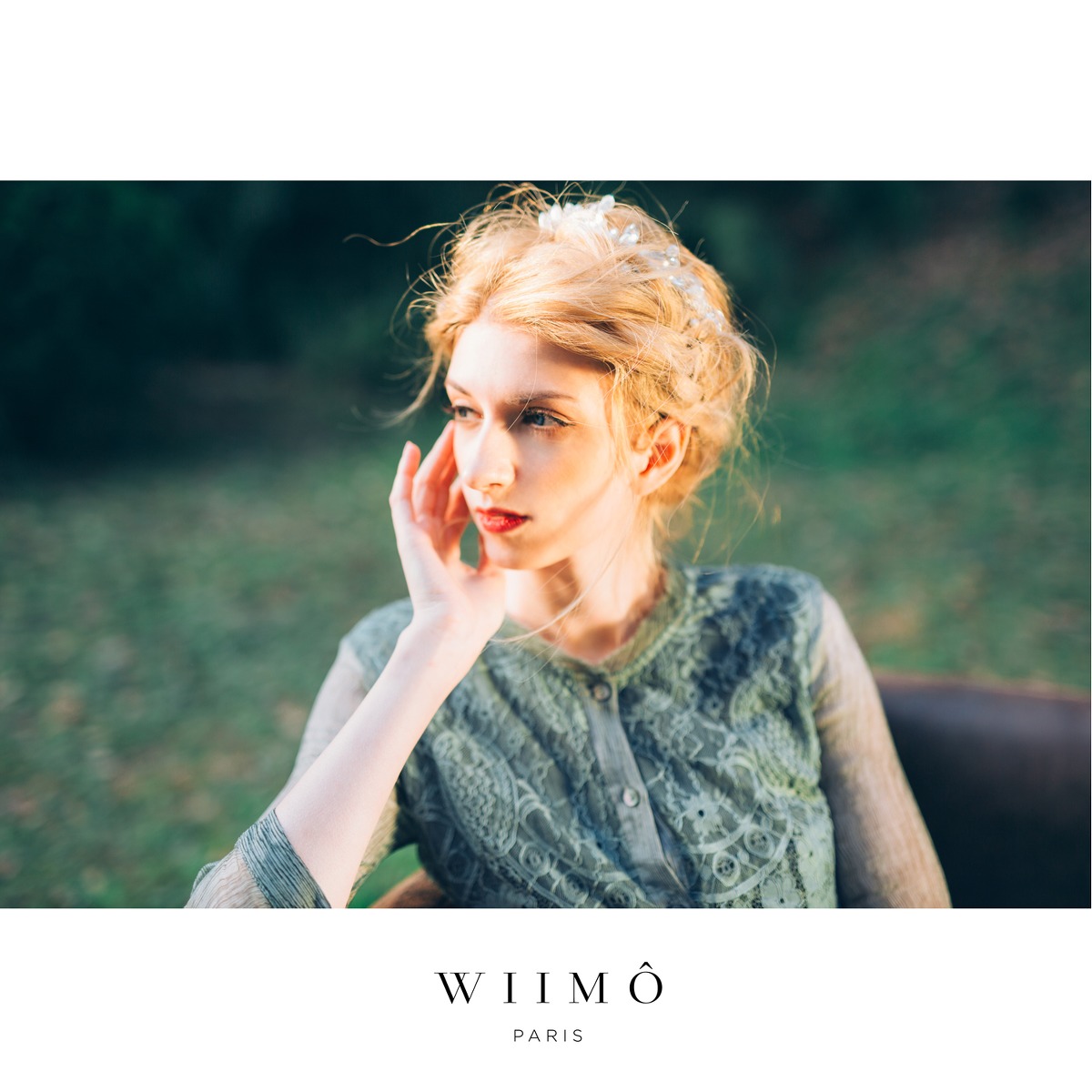 俄罗斯金发红唇美女