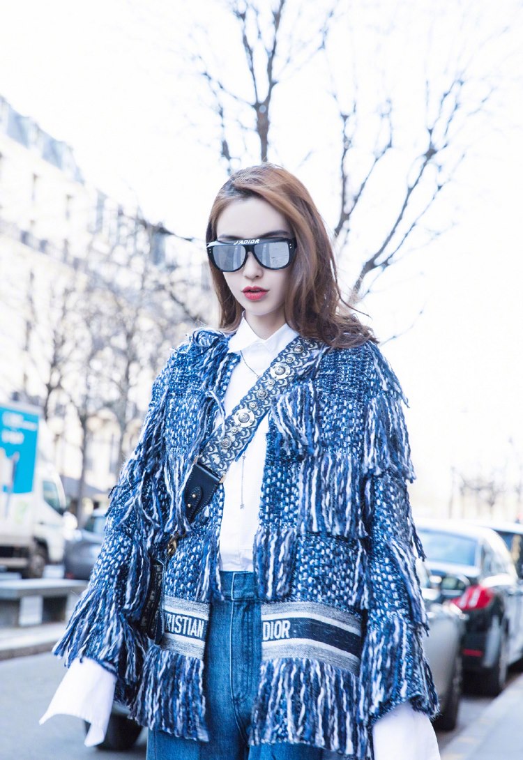 墨镜美女杨颖街头前卫造型时尚明星写真图片