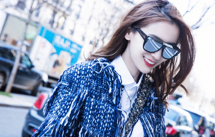 墨镜美女杨颖街头前卫造型时尚明星写真图片